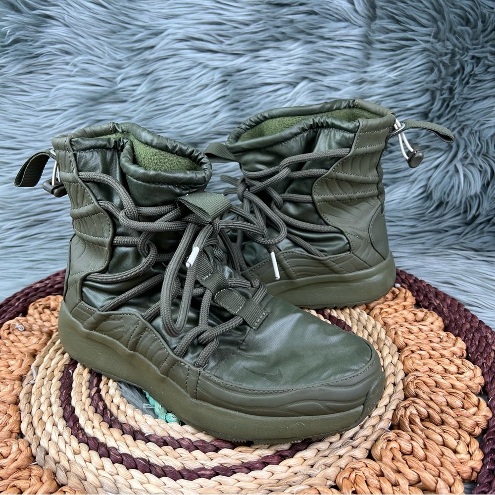 Nike Tanjun Sz 6 Fleece Lined Olive Green High Rise Lace Up Sneaker Boot